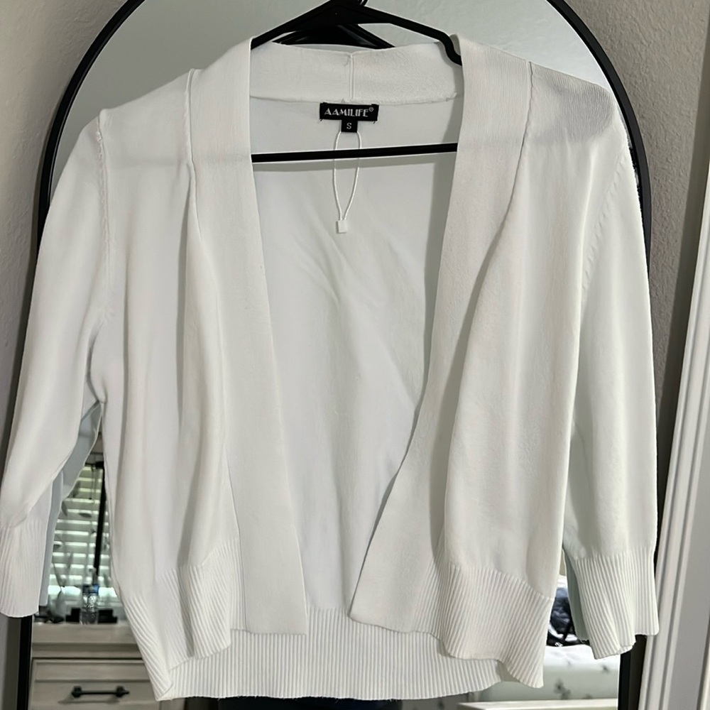 White 3/4 length sleeve cardigan